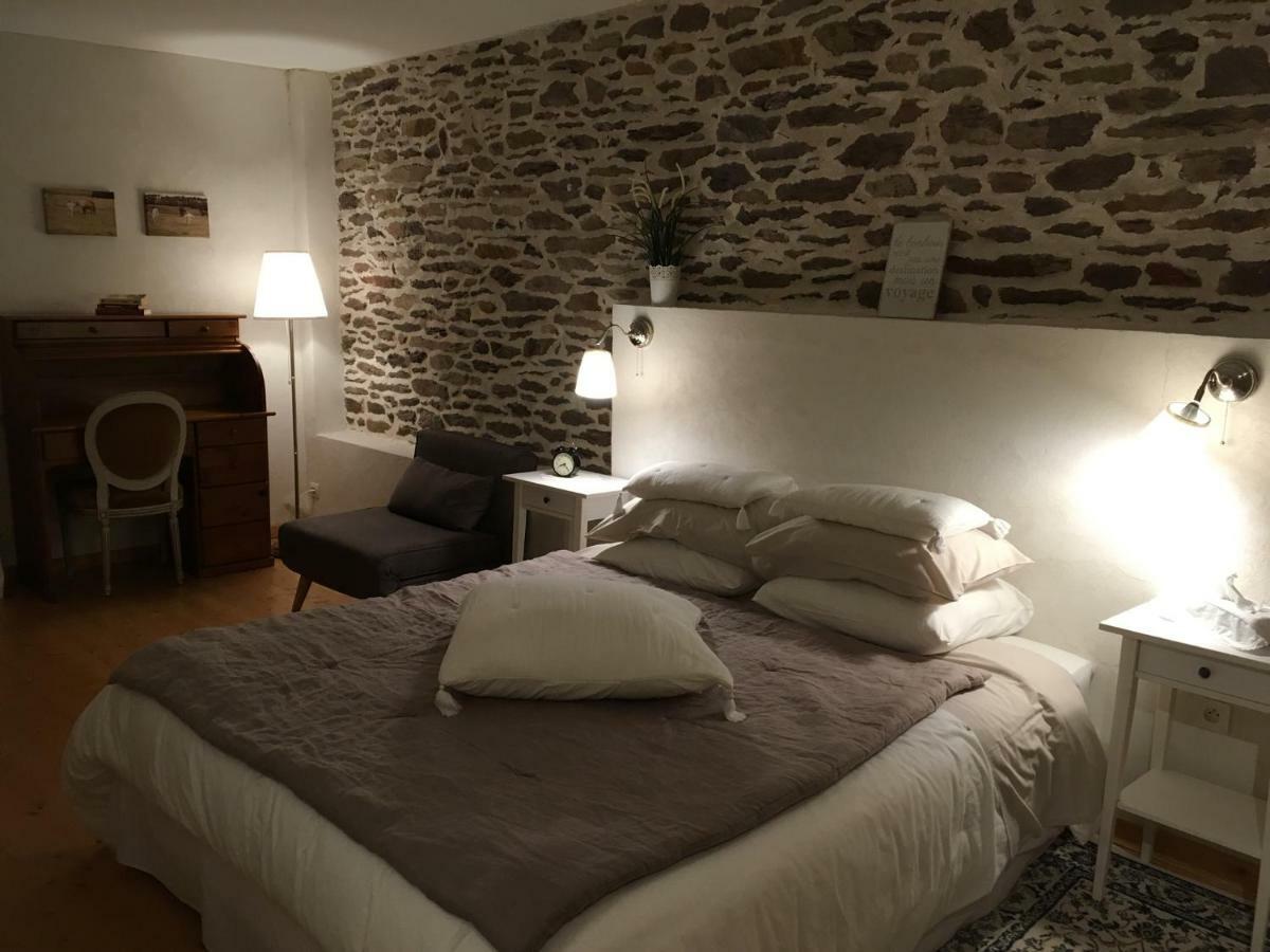 Bed and Breakfast Les Bouyeres Saint-Malon-sur-Mel Exterior foto