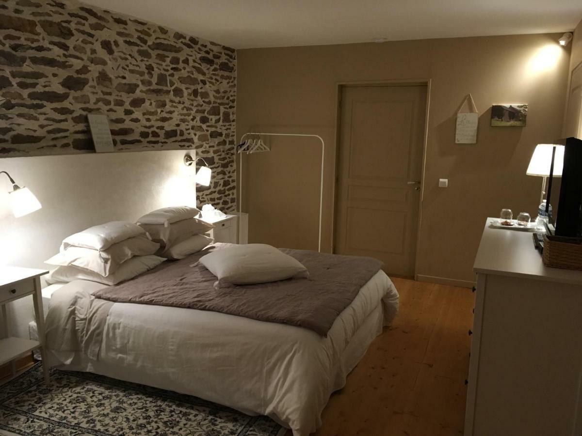 Bed and Breakfast Les Bouyeres Saint-Malon-sur-Mel Exterior foto